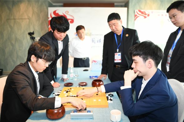 신진서, 난양배 결승 1국 선승...초대 우승 보인다